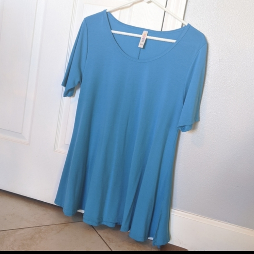 Lularoe NWOT Blue Perfect T